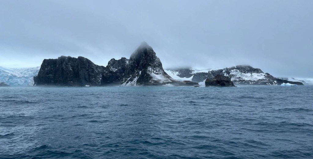 Elephant Island: Point (Wild) of No&nbsp;Return